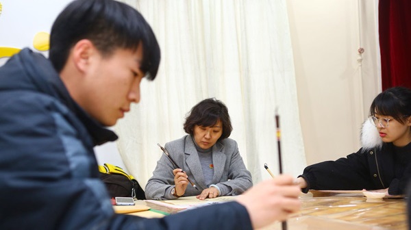 一縷墨香育才情 一紙素箋書(shū)師篇 鞍山道小學(xué)開(kāi)展書(shū)法培訓(xùn)