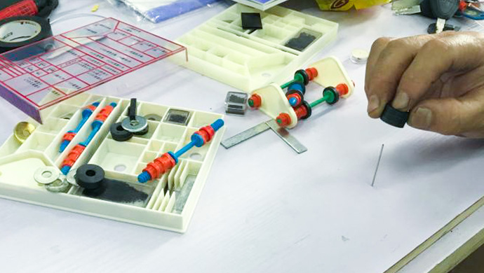 自助餐式創(chuàng)新實(shí)驗(yàn)室在上海向明中學(xué)誕生，激發(fā)學(xué)生創(chuàng)造潛能