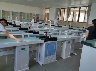 新科教學設備再譜校企合作新篇 ——北流市新華高級中學現(xiàn)代化實驗室項目圓滿通過驗收