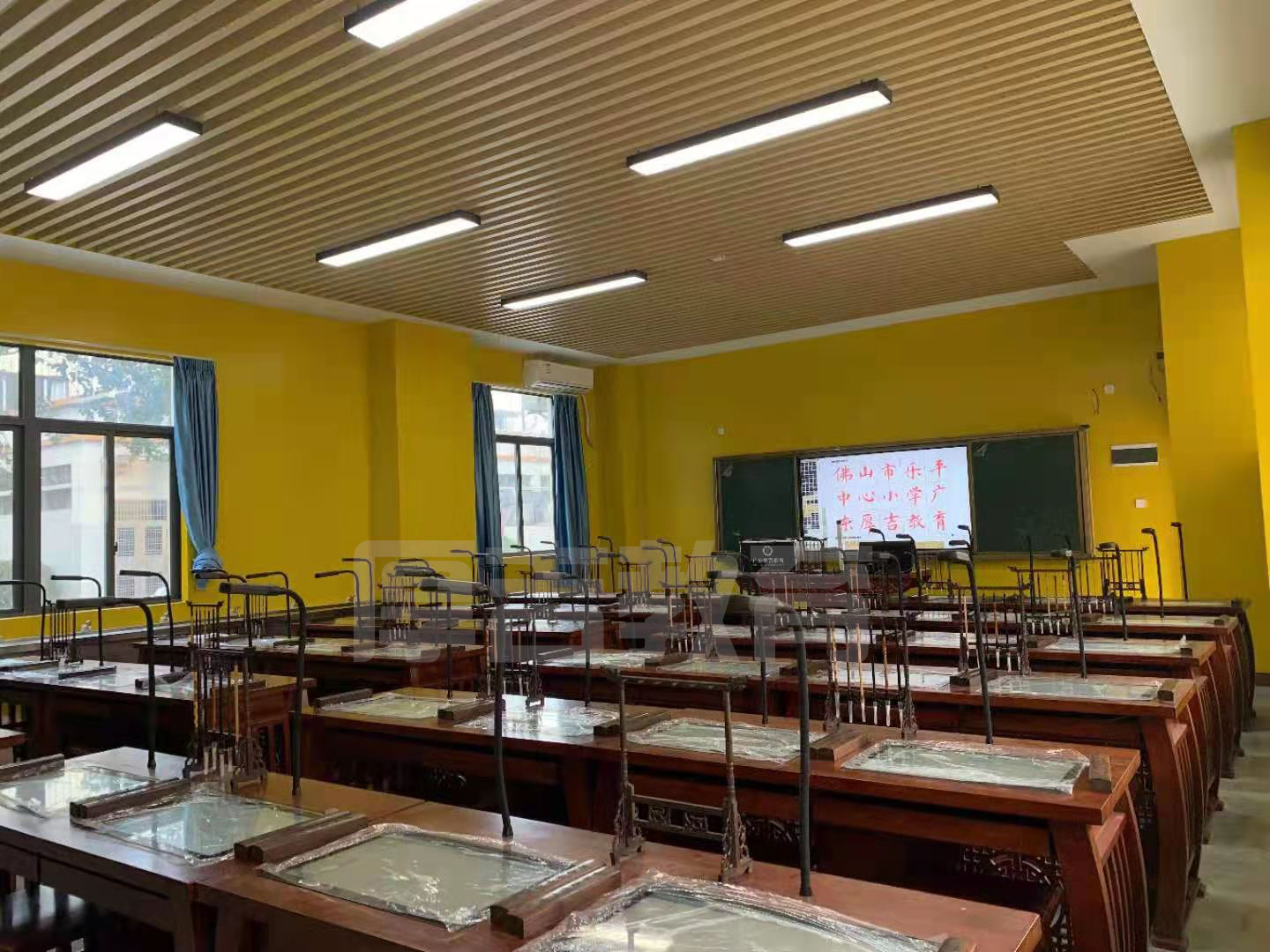 智慧<a href='http://m.wj8vip.cn/chanpin/57-1.html' target='1' style='font-size:18px; font-weight:bold; color:#000000;'>書法室</a>