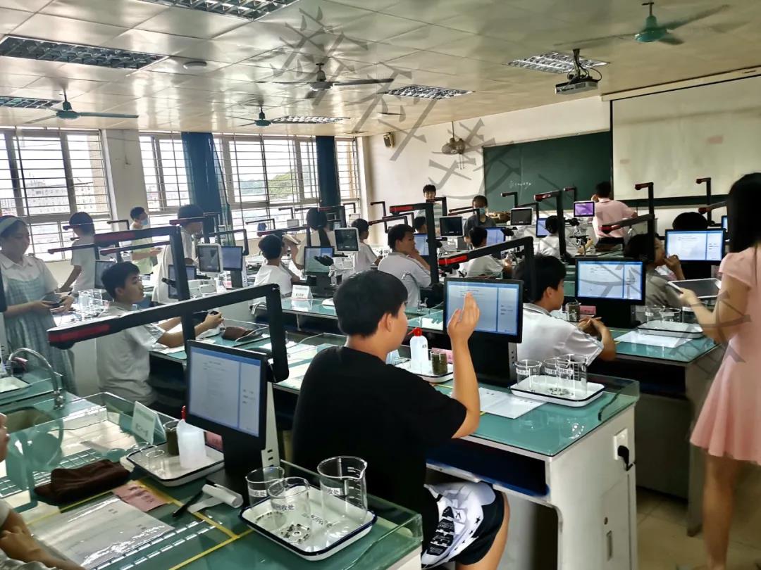 <a href='http://m.wj8vip.cn/' target='1' style='font-size:14px; font-weight:bold; color:#0080ff;'>物理實驗室</a>考試系統(tǒng)