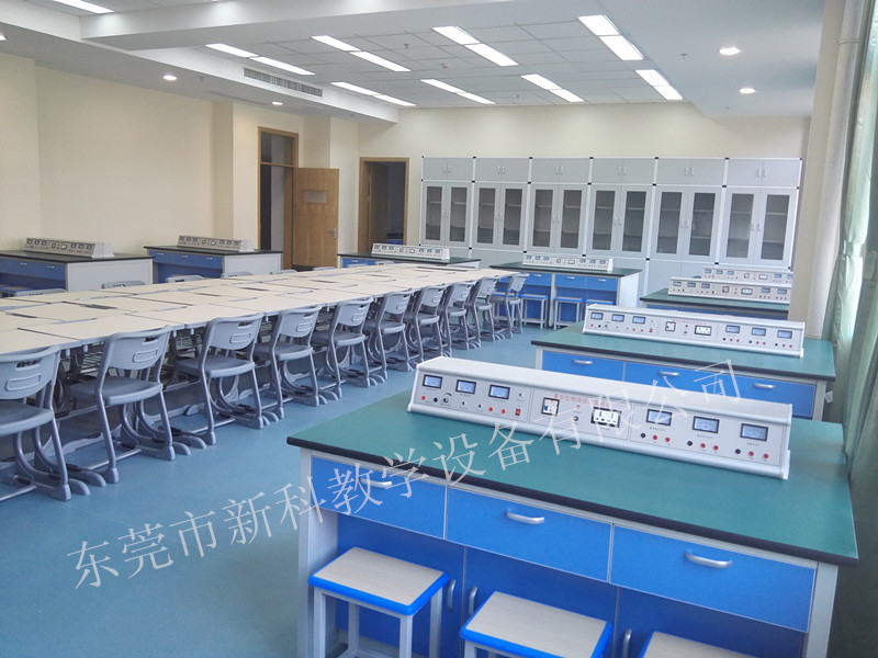 <a href='http://m.wj8vip.cn/' target='1' style='font-size:14px; font-weight:bold; color:#0080ff;'>物理實驗室</a>教室