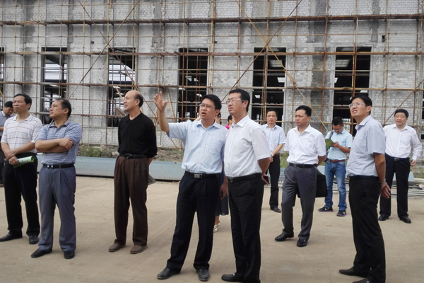 <a href='http://m.wj8vip.cn/products/100-1.html' target='1' style='font-size:18px; font-weight:bold; color:#000000;'>校園雕塑</a>：天馬雕塑