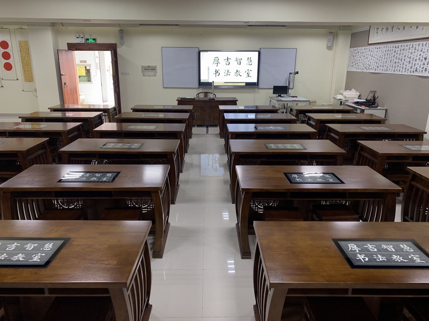 智慧<a href='http://m.wj8vip.cn/chanpin/57-1.html' target='1' style='font-size:18px; font-weight:bold; color:#000000;'>書法室</a>