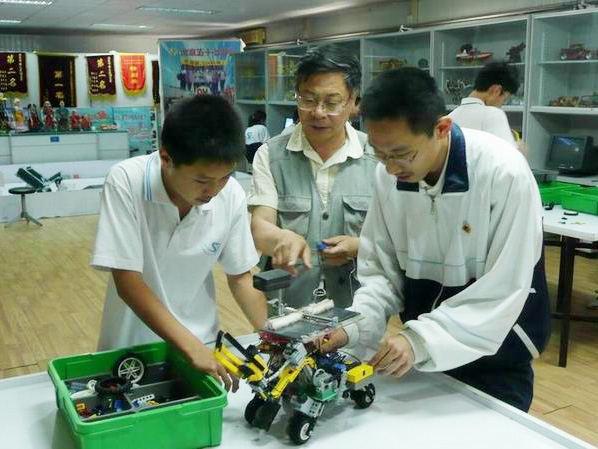 <a href='http://m.wj8vip.cn/chanpin/60-1.html' target='1' style='font-size:18px; font-weight:bold; color:#000000;'>機器人功能室</a>5